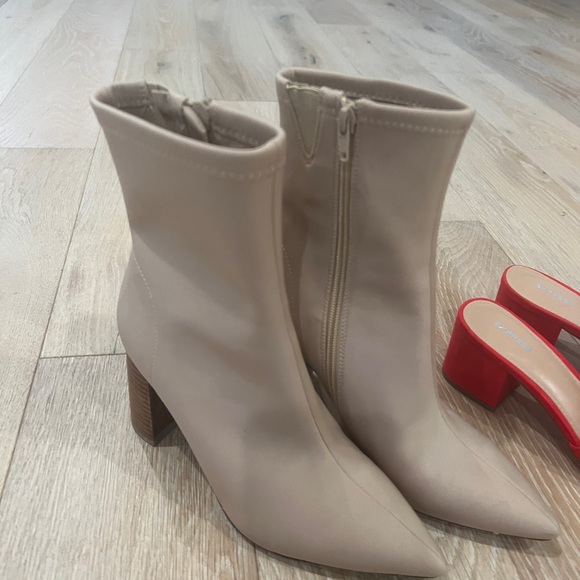 Women’s size 6 ankle boots tan and size 6 red express heels - Picture 2 of 7